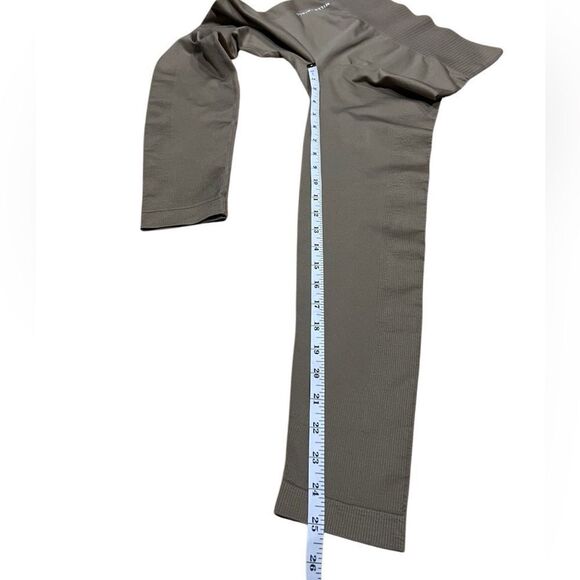 Mono B Seamless Tan Leggings Millennials Size Medium - Picture 11 of 13